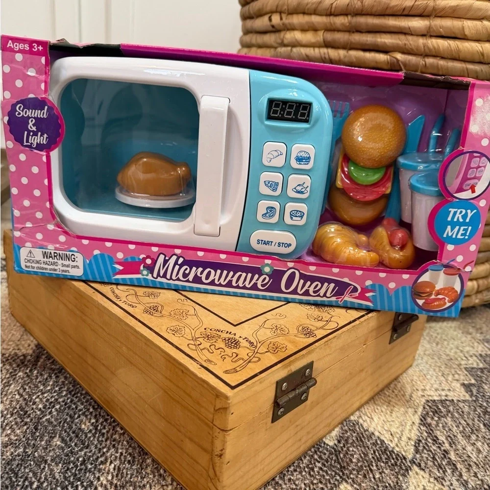 New Kids 18 Pc Electronic Microwave, Pretend Food & Utensils Kitchen Play Set